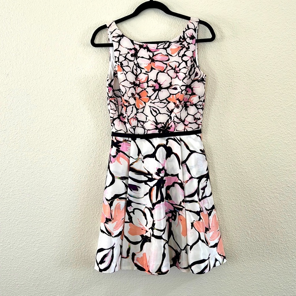 Fun Floral Cocktail Dress by Taylor! (Size 4)